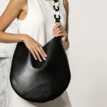 Μαύρη γυναικεία τσάντα ώμου
