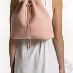 Ροζ δερμάτινη τσάντα πλάτης