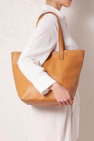 Leather tote bag camel