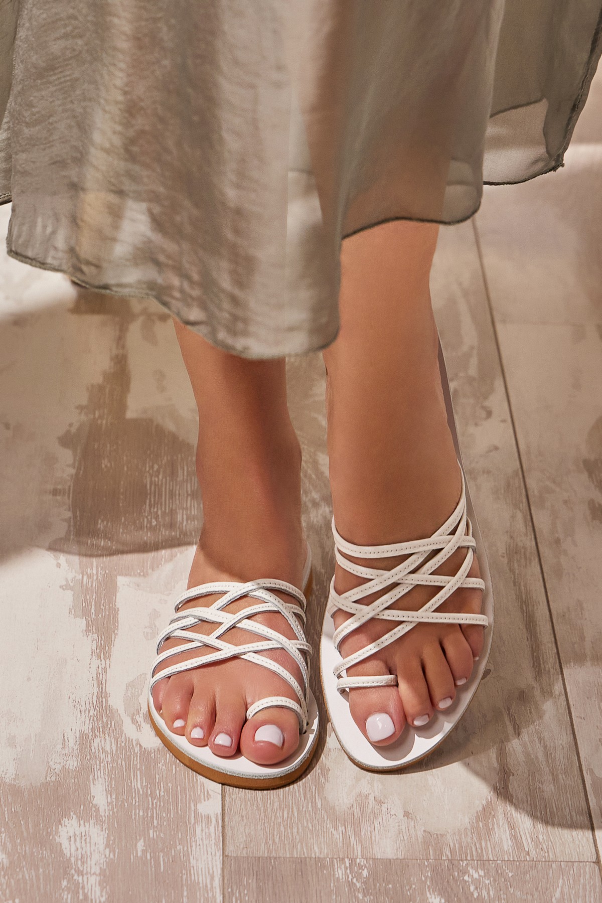leather strappy sandals in white