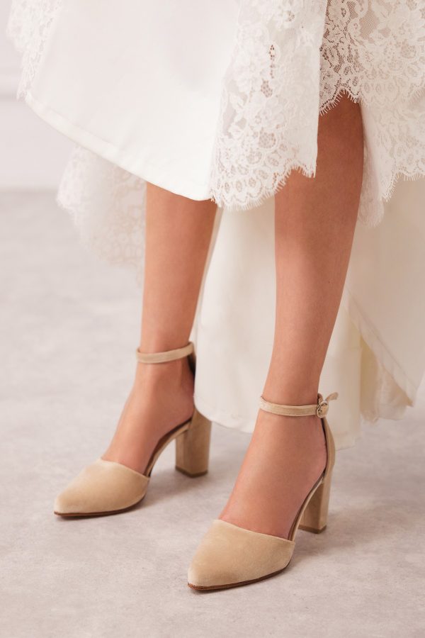 pointed toe ankle strap shoes