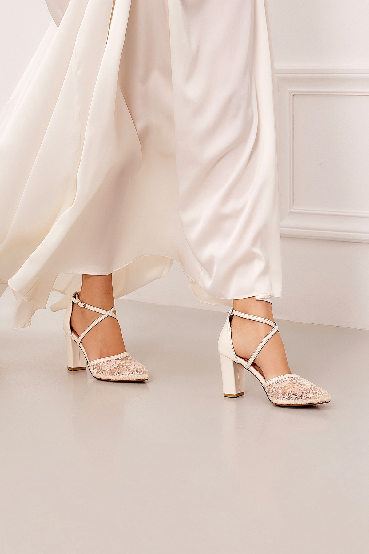 Pointed toe lace wedding shoes with ankle strap