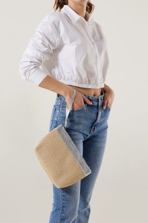 Straw clutch bag with handle