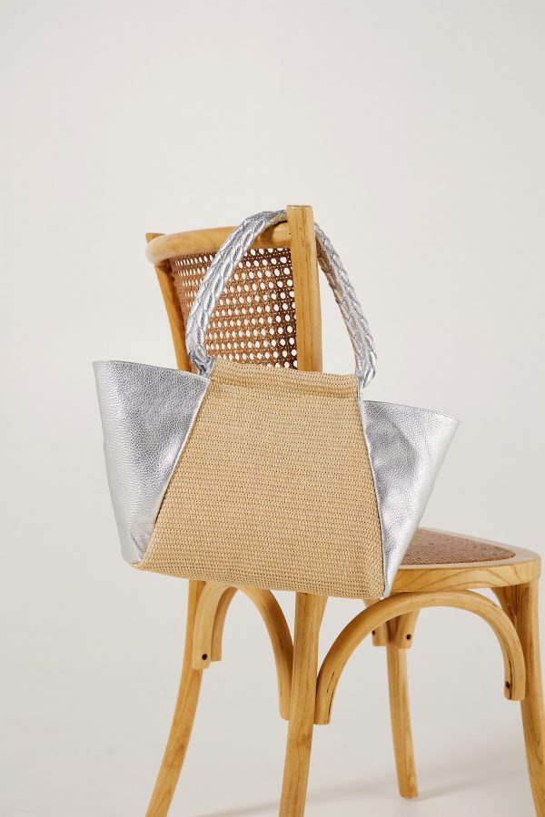 Straw tote bag with leather handles